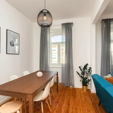Bright Well-design For 4 With Stone Terrace דירה