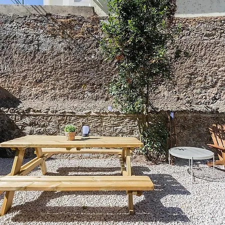 דירה Bright Well-design For 4 With Stone Terrace סינטרה