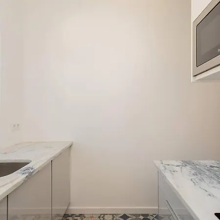 Bright Well-design For 4 With Stone Terrace דירה