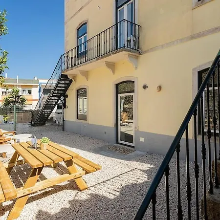 Bright Well-design For 4 With Stone Terrace דירה סינטרה